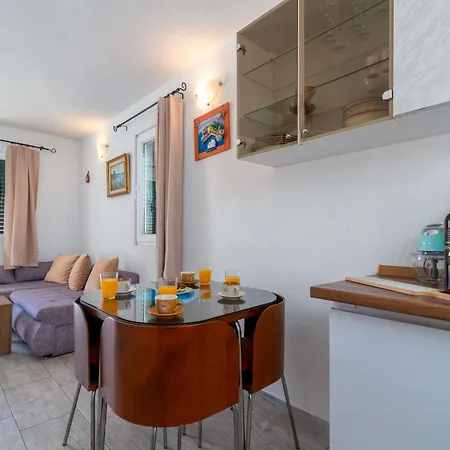 شقة Apartman Donadina-Dalmatian Heritage House