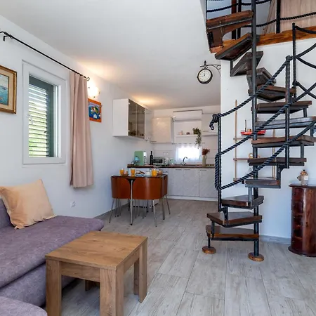 شقة Apartman Donadina-Dalmatian Heritage House *