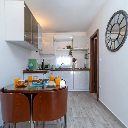 Apartman Donadina-Dalmatian Heritage House * تروغير