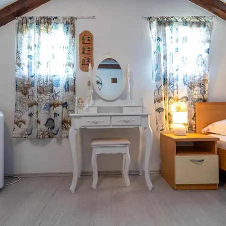 Donadina-dalmatian Heritage House Apartment *