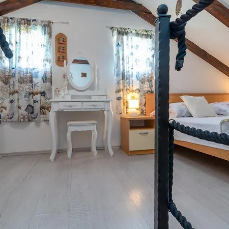 Donadina-dalmatian Heritage House Trogir