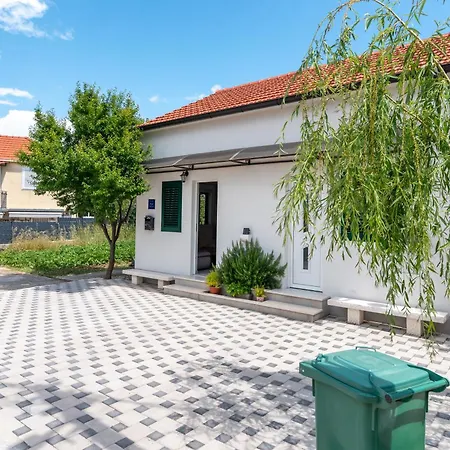 Donadina-dalmatian Heritage House Daire