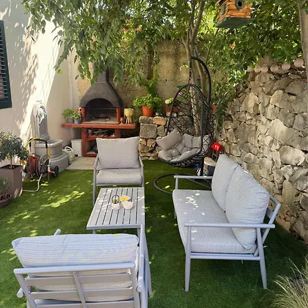 Donadina-dalmatian Heritage House Apartment