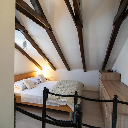 Donadina-dalmatian Heritage House Trogir